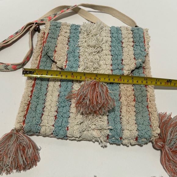 chloe & lex Crossbody Bag. - Picture 9 of 10